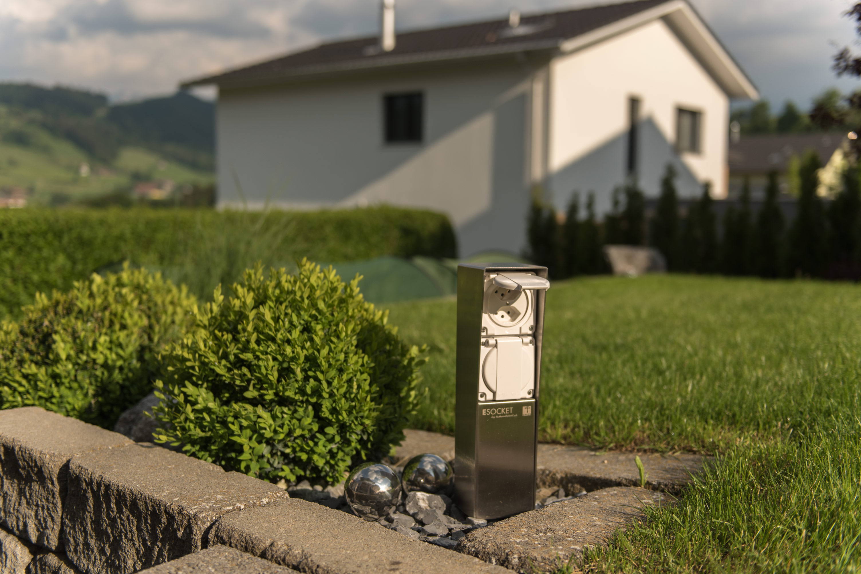 Steckdosensäule ESocket 350-F, Feller NAP Edizio, Hager Robusto NAP